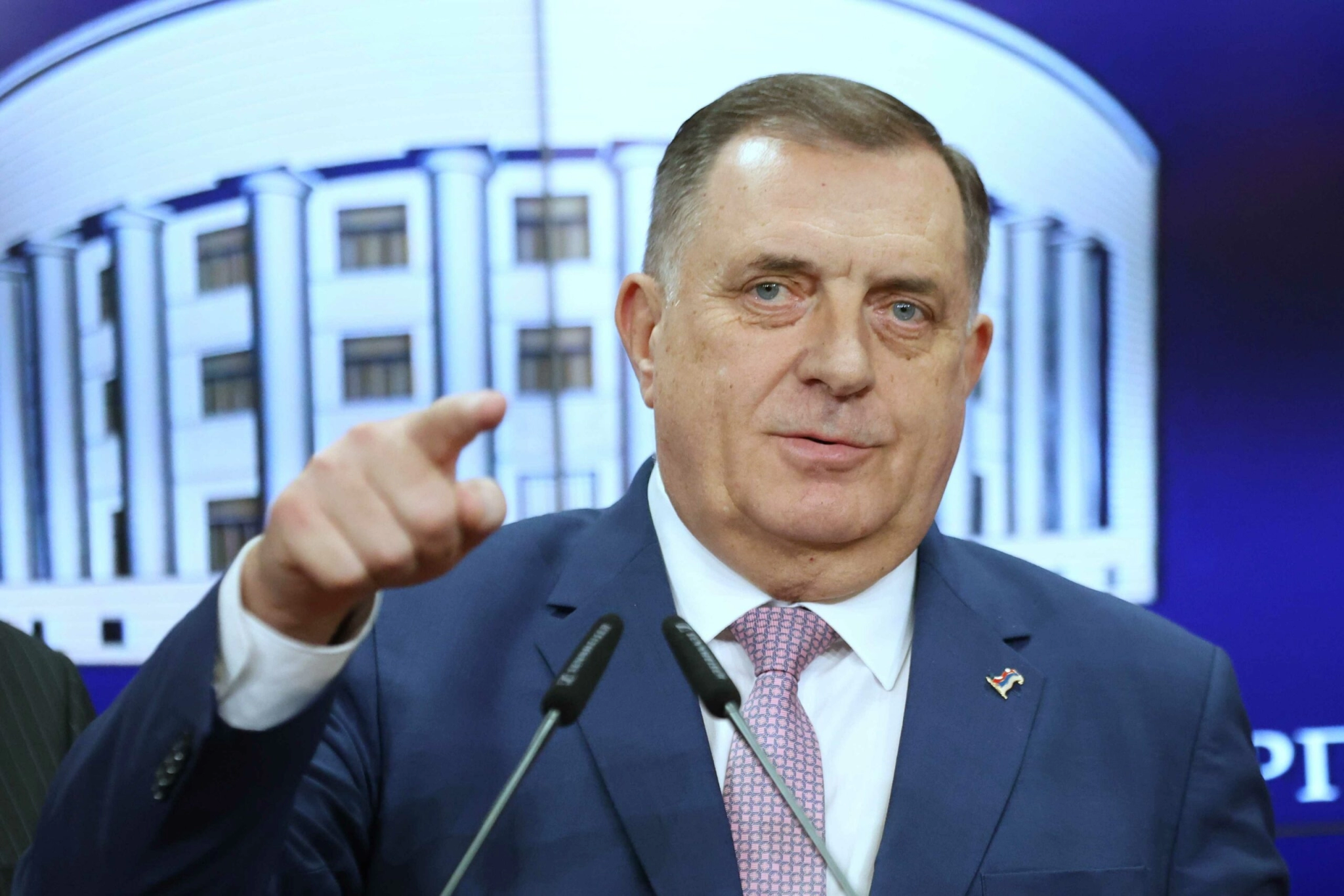 Dodik se povukao. Opet